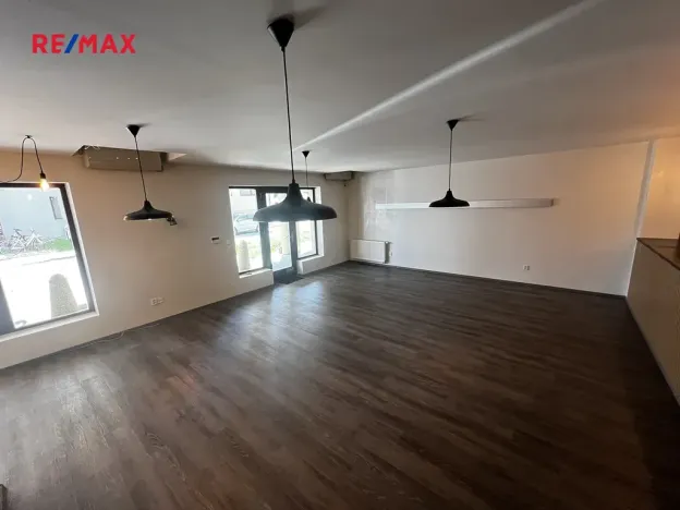Pronájem obchodního prostoru, Uherské Hradiště, Dlouhá, 75 m2