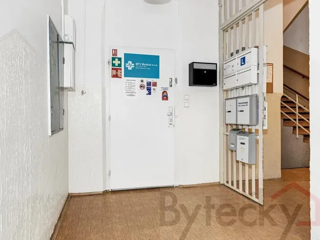 Pronájem ordinace, Praha - Smíchov, Stroupežnického, 84 m2