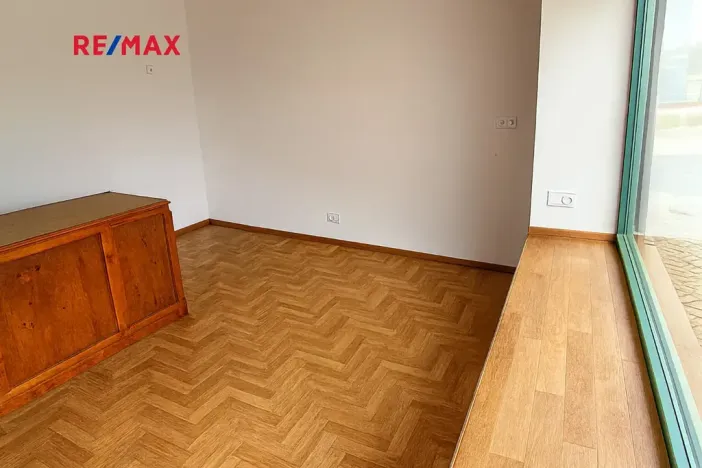 Pronájem obchodního prostoru, Jesenice, Budějovická, 39 m2