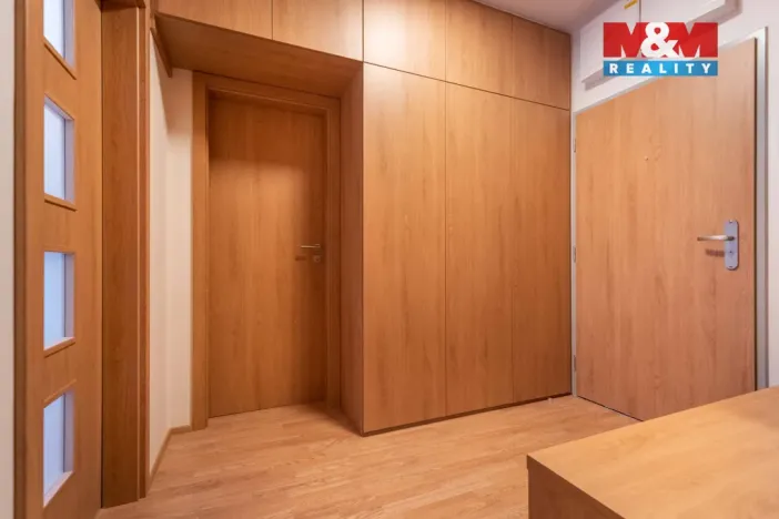 Pronájem bytu 1+kk, Plzeň - Doubravka, Dílenská, 45 m2