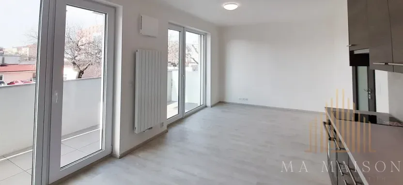 Pronájem bytu 1+kk, Praha - Holešovice, Na Maninách, 33 m2
