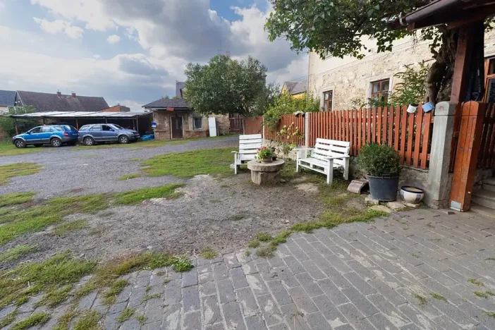 Prodej vícegeneračního domu, Bžany, 240 m2