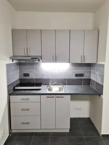 Pronájem bytu 1+kk, Hradec Králové, třída Edvarda Beneše, 30 m2