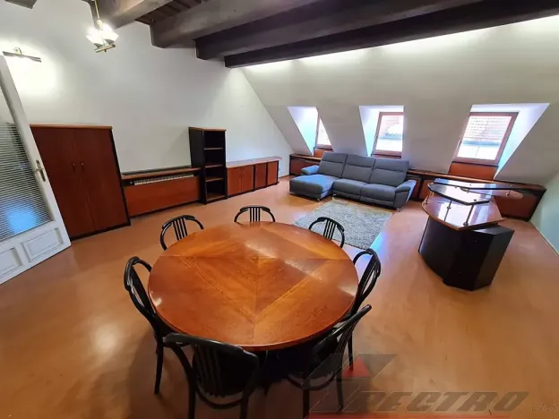 Pronájem kanceláře, Plzeň, Pražská, 162 m2