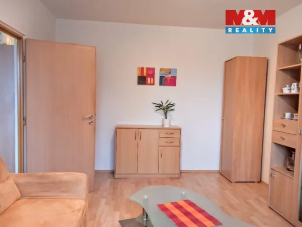 Pronájem bytu 1+1, Ostrov, Kollárova, 34 m2