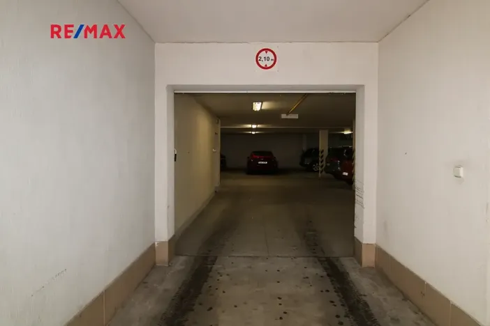 Pronájem garážového stání, Praha - Podolí, Sinkulova, 12 m2