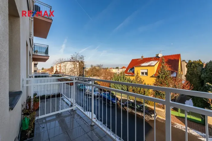 Pronájem bytu 1+kk, Praha - Suchdol, Internacionální, 41 m2