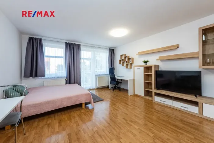 Pronájem bytu 1+kk, Praha - Suchdol, Internacionální, 41 m2