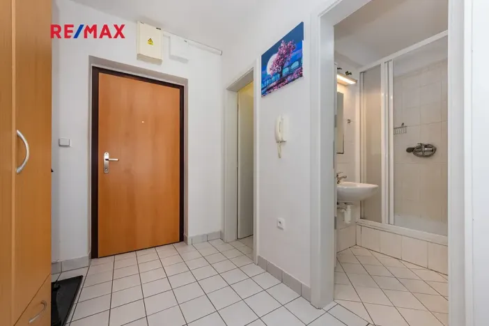 Pronájem bytu 1+kk, Praha - Suchdol, Internacionální, 41 m2