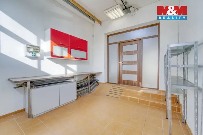 Prodej obchodního prostoru, Praha - Uhříněves, Přátelství, 280 m2