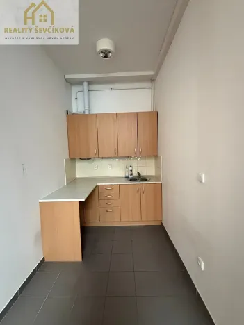 Pronájem komerční nemovitosti, Hradec Králové, Zemědělská, 695 m2