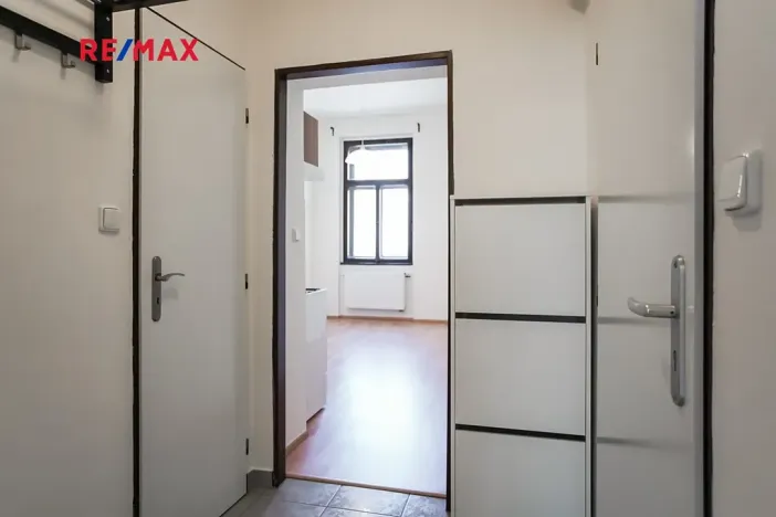 Pronájem bytu 1+1, Praha - Vinohrady, Velehradská, 40 m2