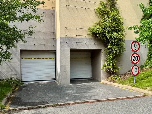 Prodej garážového stání, Praha - Hostivař, 12 m2