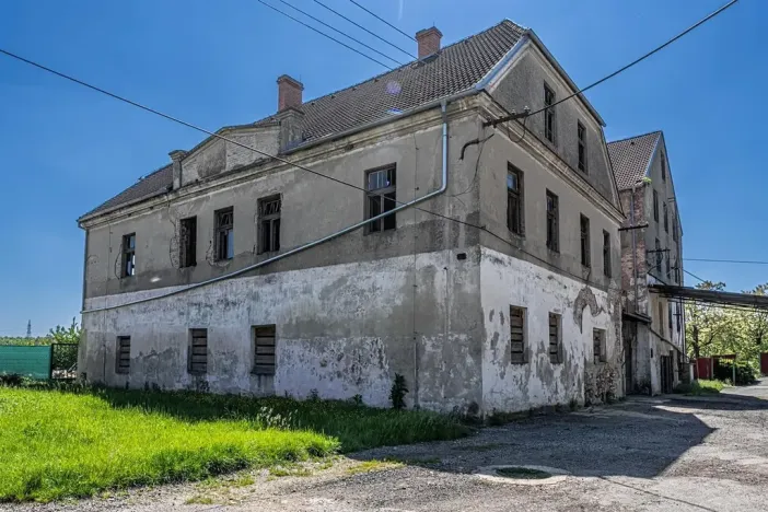 Prodej komerční nemovitosti, Přítluky, 2507 m2