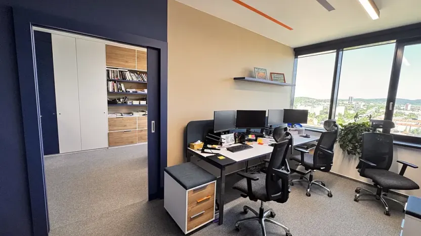 Pronájem kanceláře, Brno, Šumavská, 502 m2