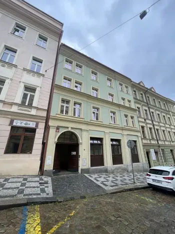 Pronájem garážového stání, Praha - Vinohrady, Rybalkova, 20 m2