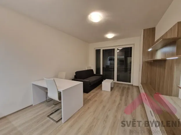 Pronájem bytu 1+kk, Praha - Vršovice, Novgorodská, 30 m2