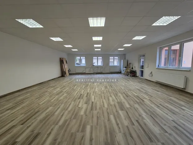Pronájem kanceláře, Šlapanice, 293 m2