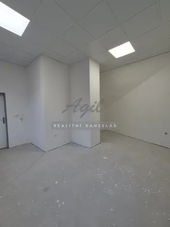 Pronájem kanceláře, Šlapanice, 293 m2