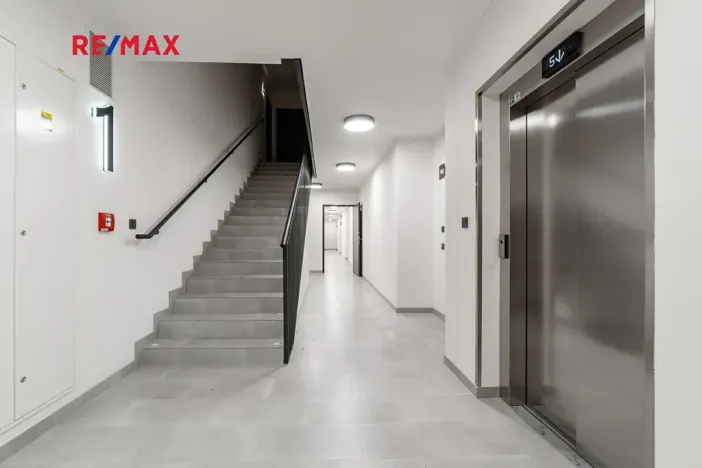 Prodej bytu 2+kk, Praha - Prosek, Čakovická, 43 m2