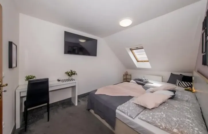 Pronájem bytu 2+kk, Praha, U Santošky, 50 m2