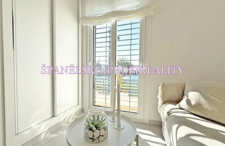 Prodej vily, Torrevieja, Španělsko, 100 m2