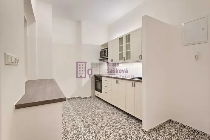 Pronájem bytu 2+1, Jindřichův Hradec, nám. Míru, 71 m2