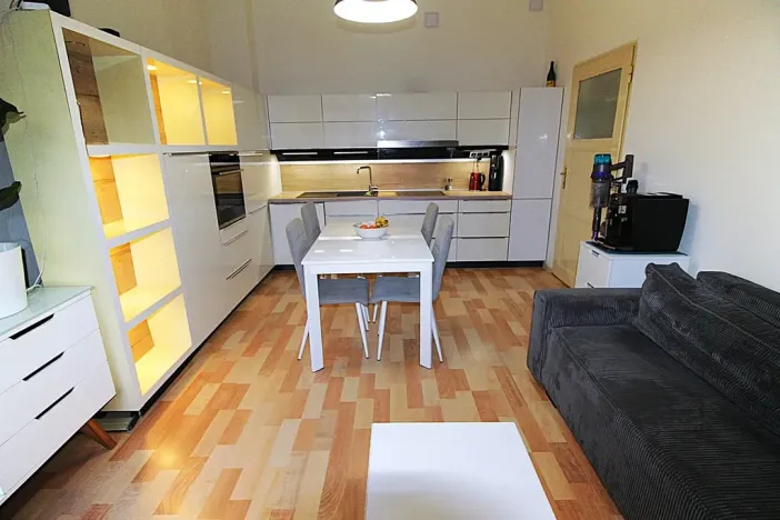 Pronájem bytu 2+kk, Praha - Holešovice, Veverkova, 50 m2