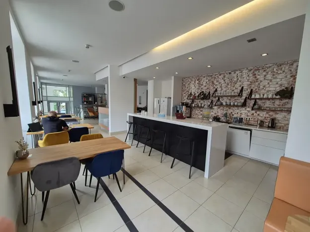 Pronájem kanceláře, Praha - Žižkov, Žerotínova, 220 m2