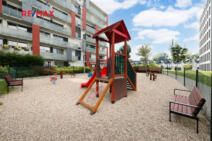 Pronájem bytu 2+kk, Praha - Libeň, Vojenova, 62 m2