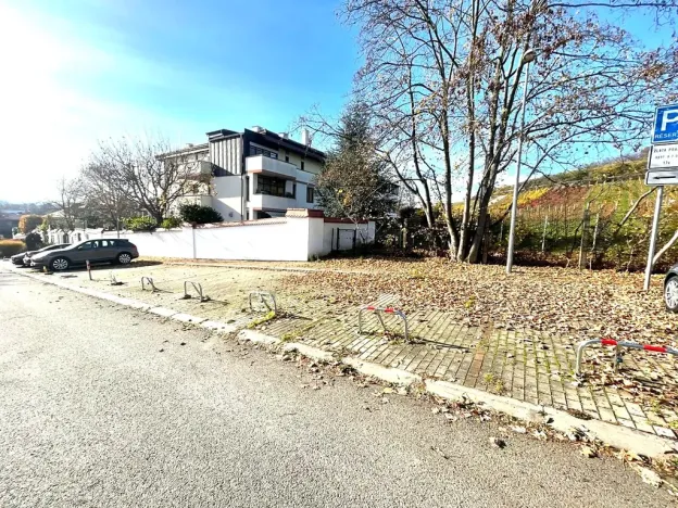 Pronájem garážového stání, Praha - Troja, Jiřího Jandy, 18 m2