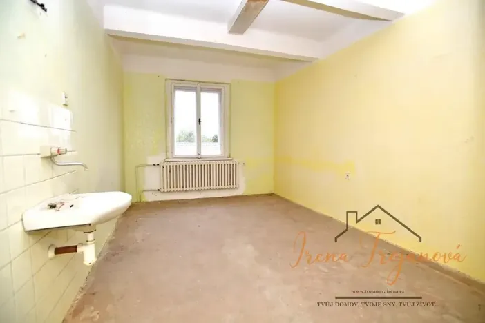 Prodej komerční nemovitosti, Lštění, Míru, 1933 m2