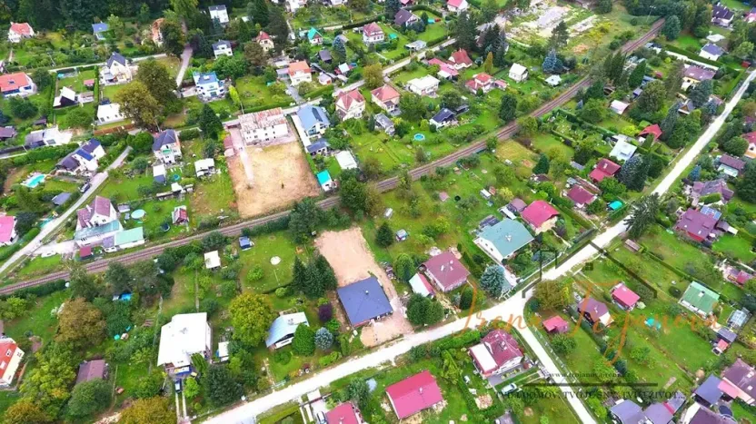 Prodej komerční nemovitosti, Lštění, Míru, 1933 m2