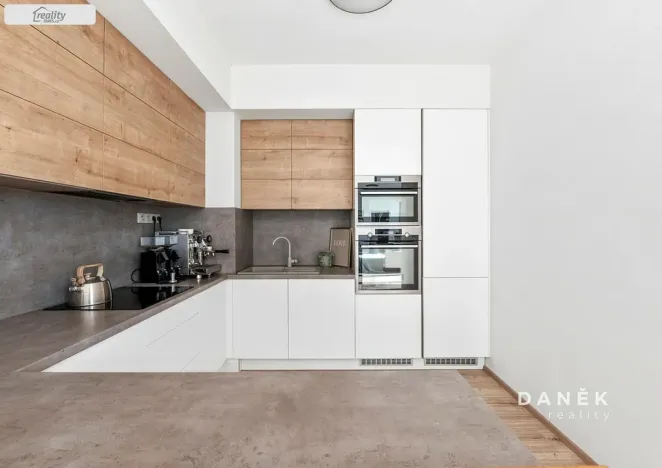 Prodej bytu 3+kk, Oslavany, náměstí 13. prosince, 76 m2