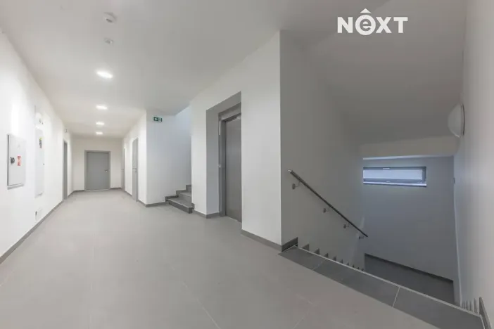 Pronájem kanceláře, Praha - Strašnice, Průběžná, 375 m2