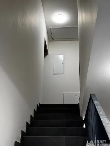 Pronájem bytu 2+kk, Jesenice, Hlavní, 47 m2