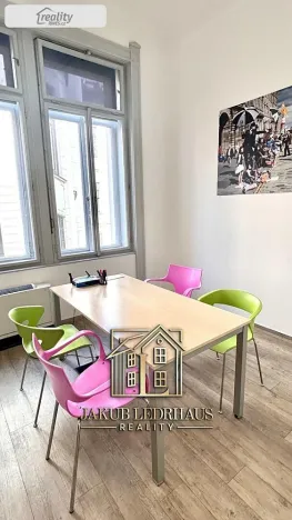 Pronájem kanceláře, Praha - Nové Město, Spálená, 406 m2