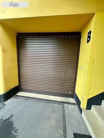 Pronájem skladu, Praha, Libušská, 1900 m2