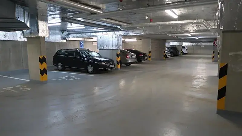 Pronájem garážového stání, Praha - Hodkovičky, Šífařská, 12 m2