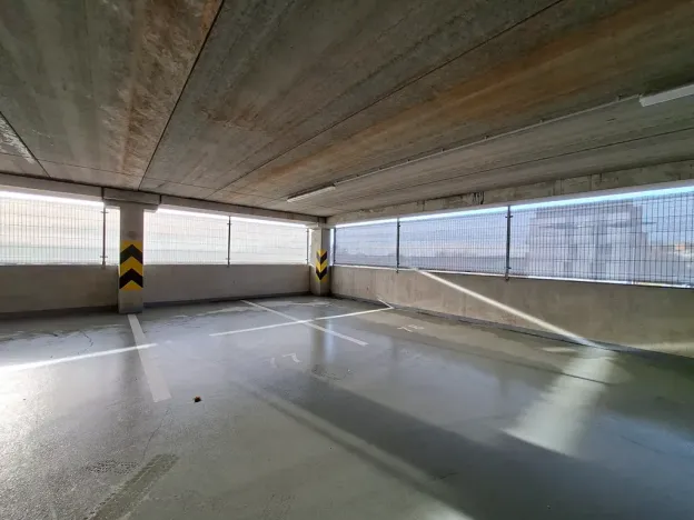 Pronájem garážového stání, Praha - Černý Most, Bryksova, 12 m2