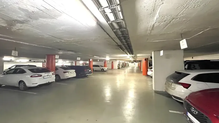 Pronájem kanceláře, Praha - Holešovice, Dělnická, 1252 m2