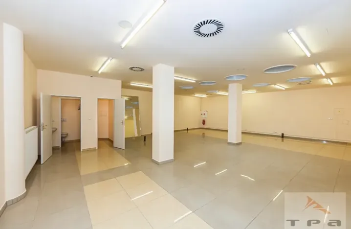 Pronájem obchodního prostoru, Karlovy Vary, Divadelní náměstí, 100 m2