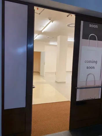 Pronájem obchodního prostoru, Karlovy Vary, Divadelní náměstí, 100 m2