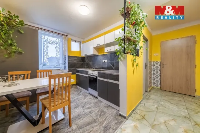 Prodej rodinného domu, Tři Dvory, 250 m2