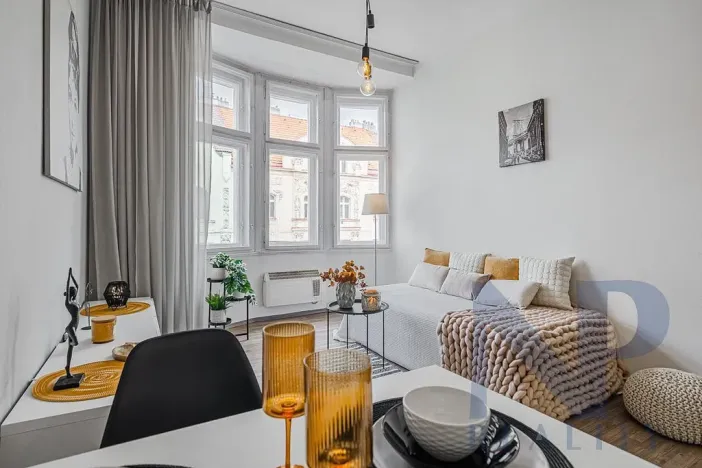 Pronájem bytu 2+kk, Praha - Nusle, Jaromírova, 42 m2