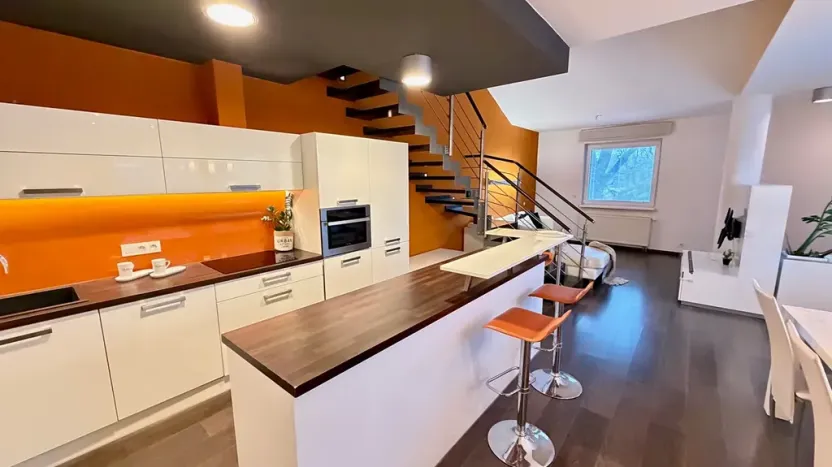 Pronájem bytu 2+kk, Pardubice, nábřeží Závodu míru, 76 m2