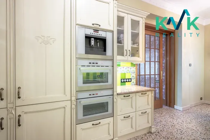 Prodej bytu 6+kk a větší, Karlovy Vary, U Imperiálu, 252 m2