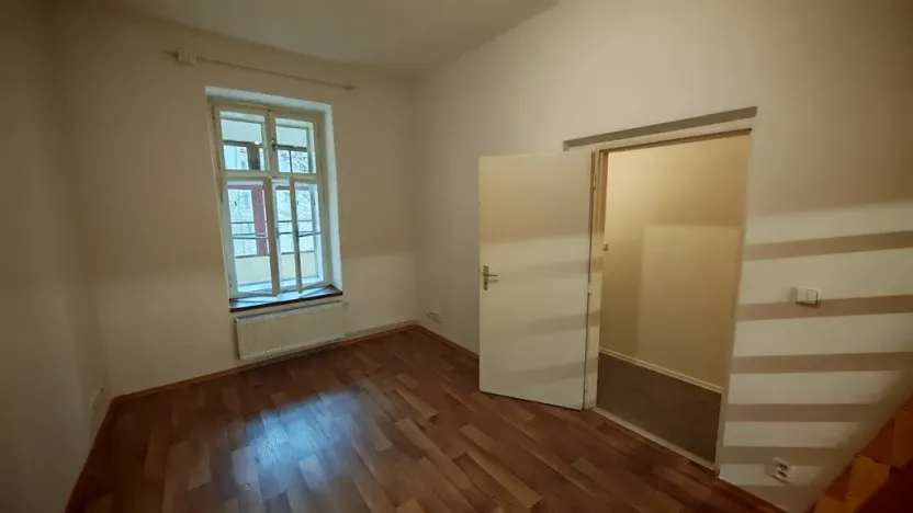 Pronájem bytu 1+kk, Praha - Nové Město, Na bojišti, 36 m2