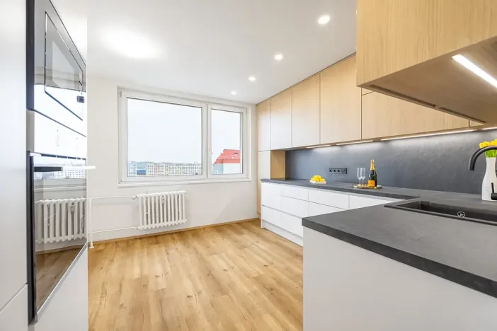 Prodej bytu 3+1, Praha - Černý Most, Vybíralova, 79 m2