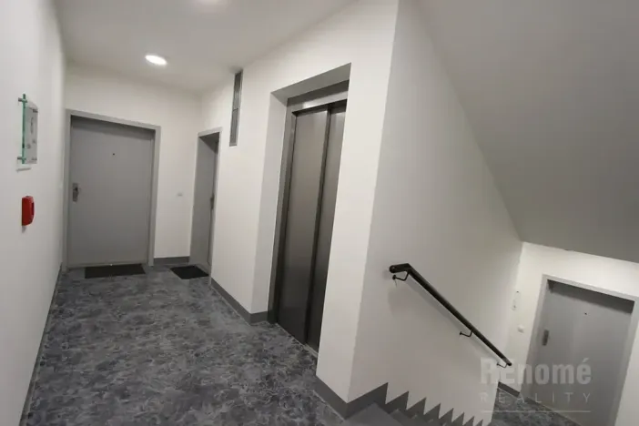 Pronájem bytu 2+kk, Praha - Karlín, U Mlýnského kanálu, 55 m2